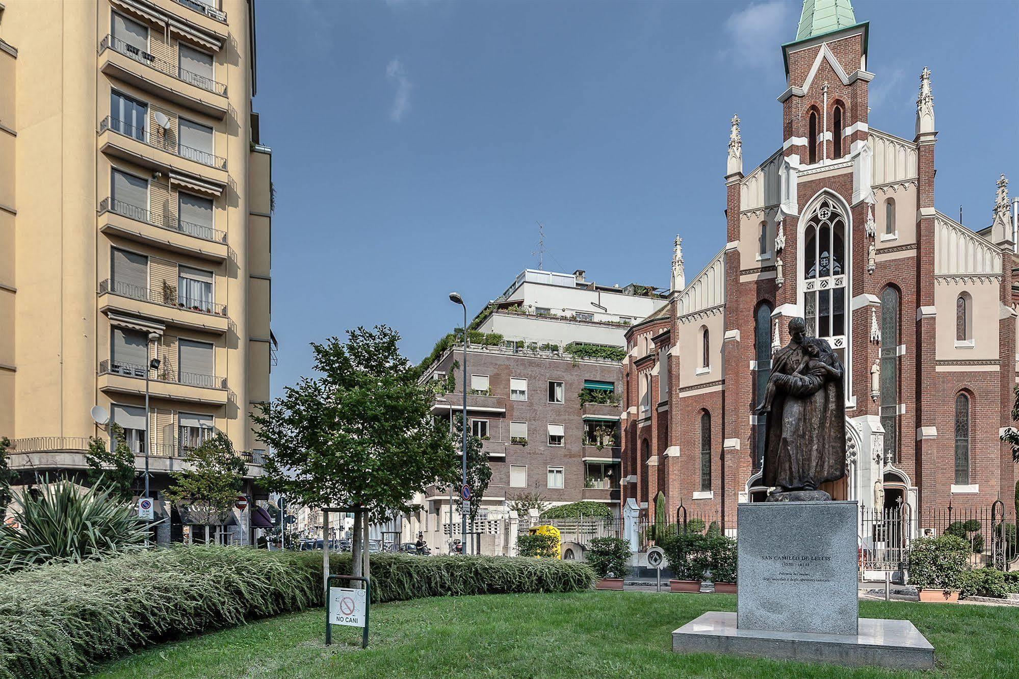 Baldassarre Milan Bagian luar foto