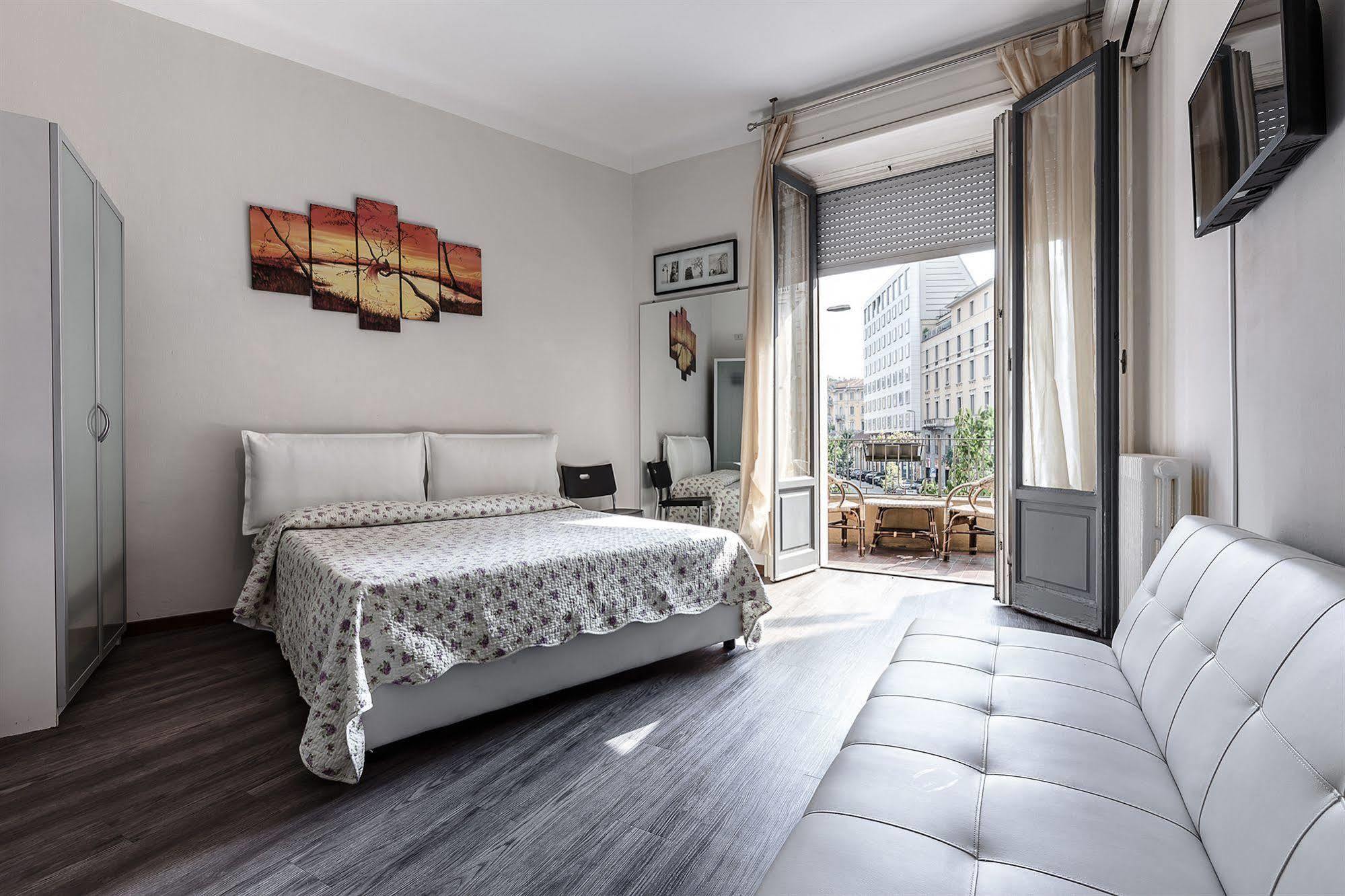 Baldassarre Milan Bagian luar foto